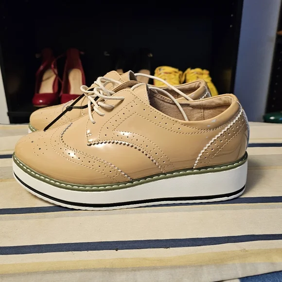Size 11 tan shoes - Picture 3 of 5